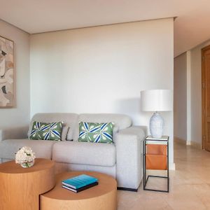 Family Room Club lounge Access